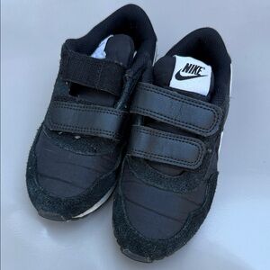 Nike Kids Black Velcro Sneakers